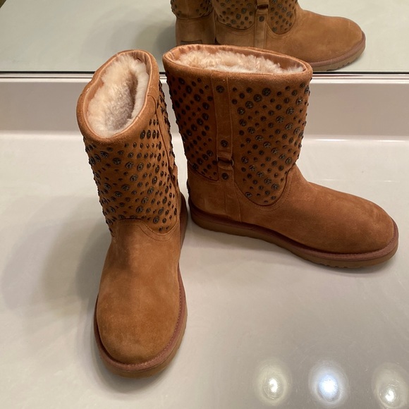 Ugg Elliott studded boots size 8 - Picture 2 of 12